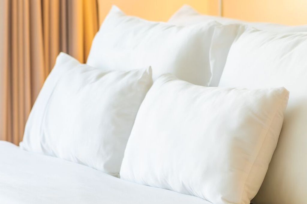 3 Best Luxury Bed Pillows for your Sleep Sanctuary