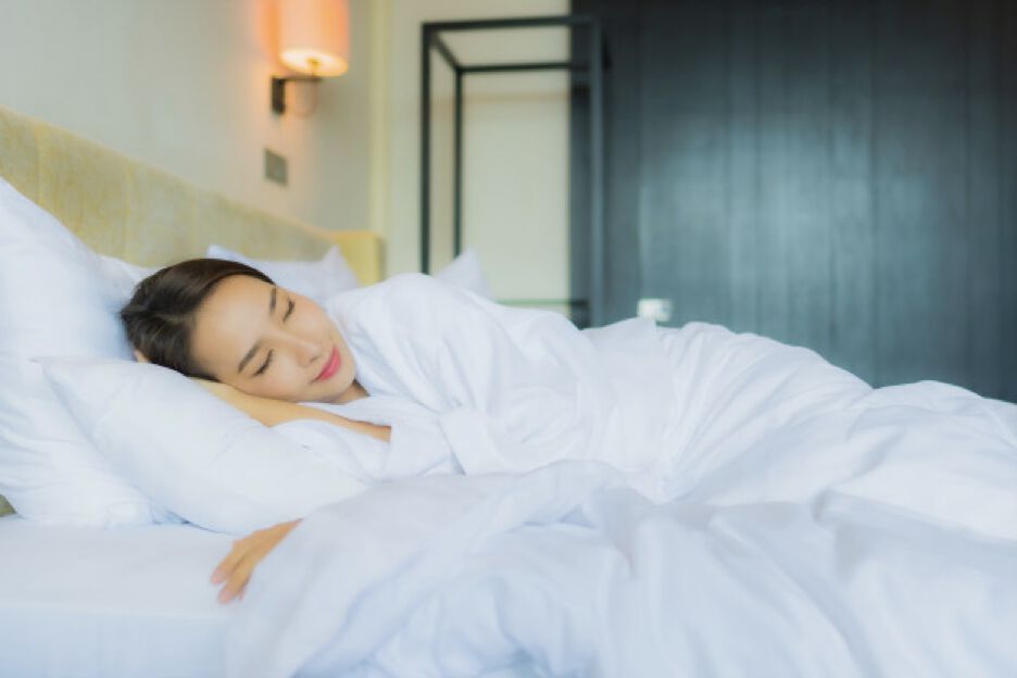 The Benefits of Sleeping with a Pillow Between Your Legs - Sleep Number