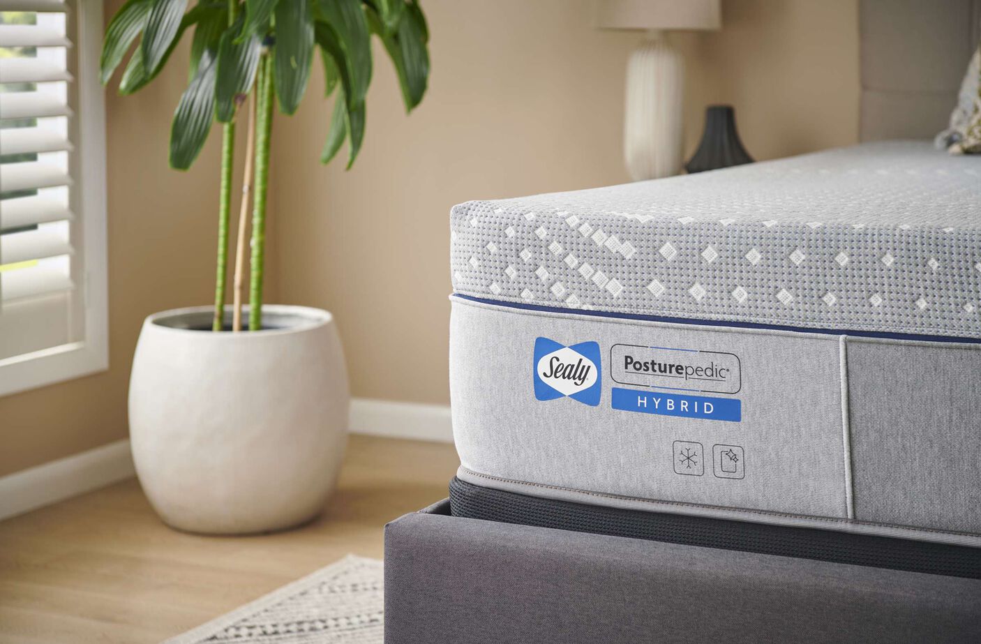 Sealy PosturePedic Hybrid Lacey Soft Mattress 13" image number 3