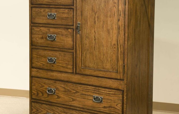 Intercon Oak Park 6 Drawer Chest w/ Door image number 0