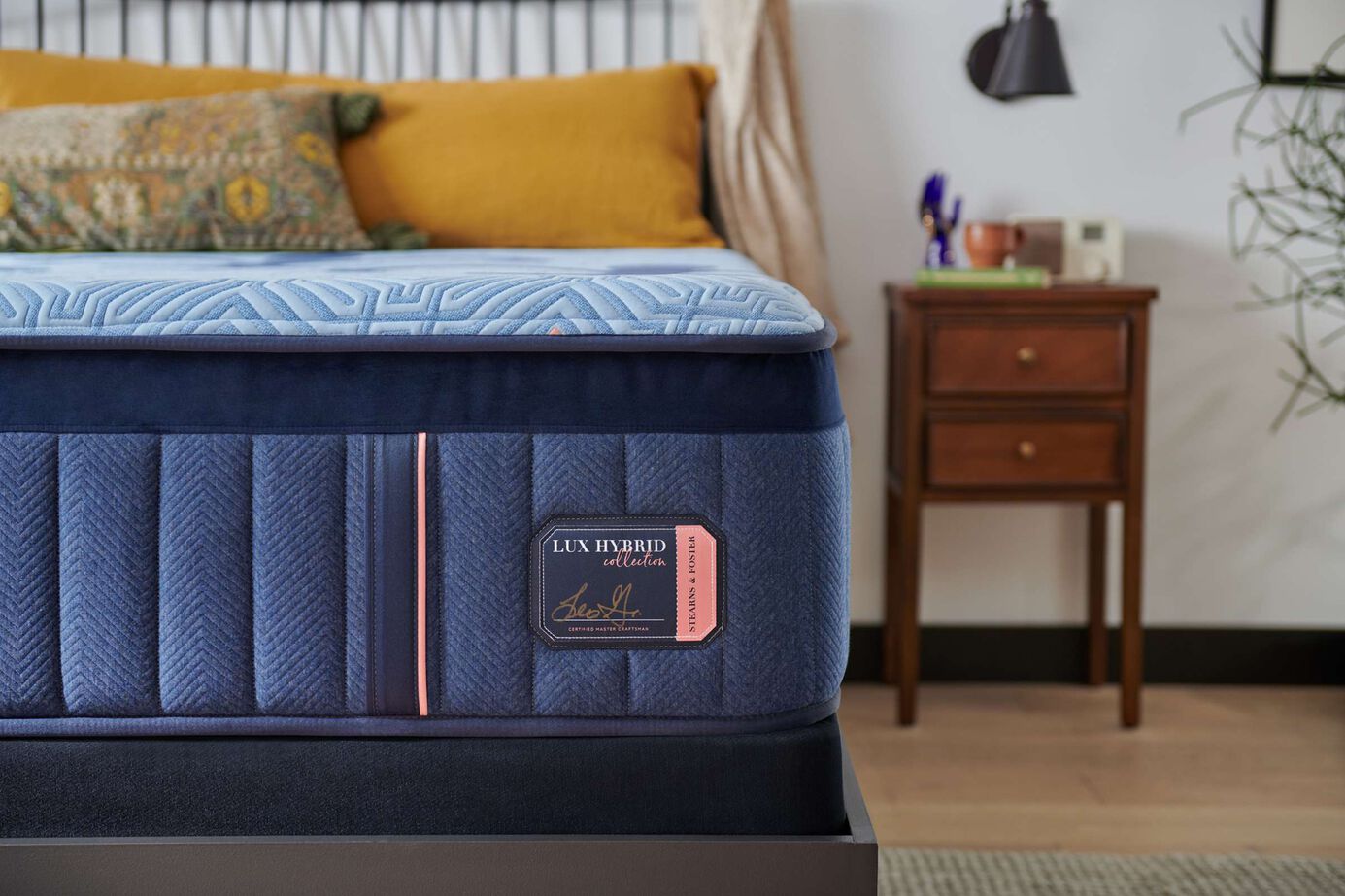 Stearns and Foster Lux Estate Hybrid  Soft Mattress 14.5" image number 2