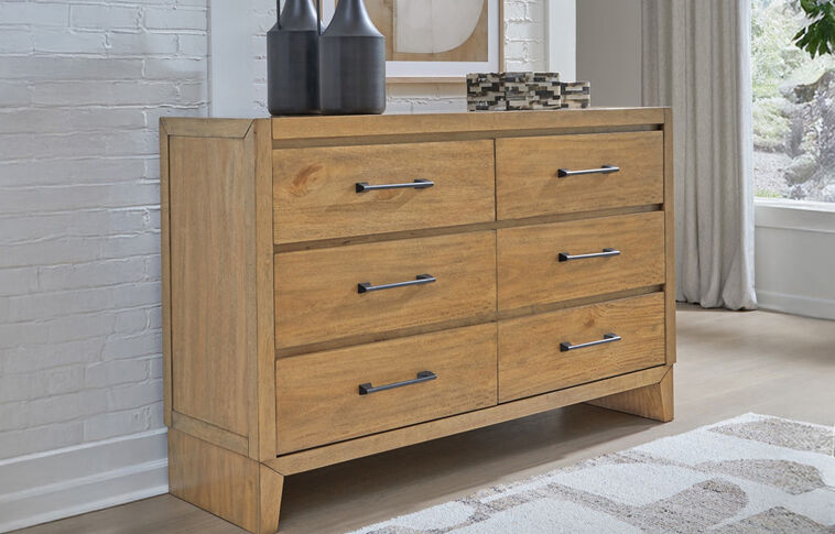 Signature Design Sherbana Dresser image number 0