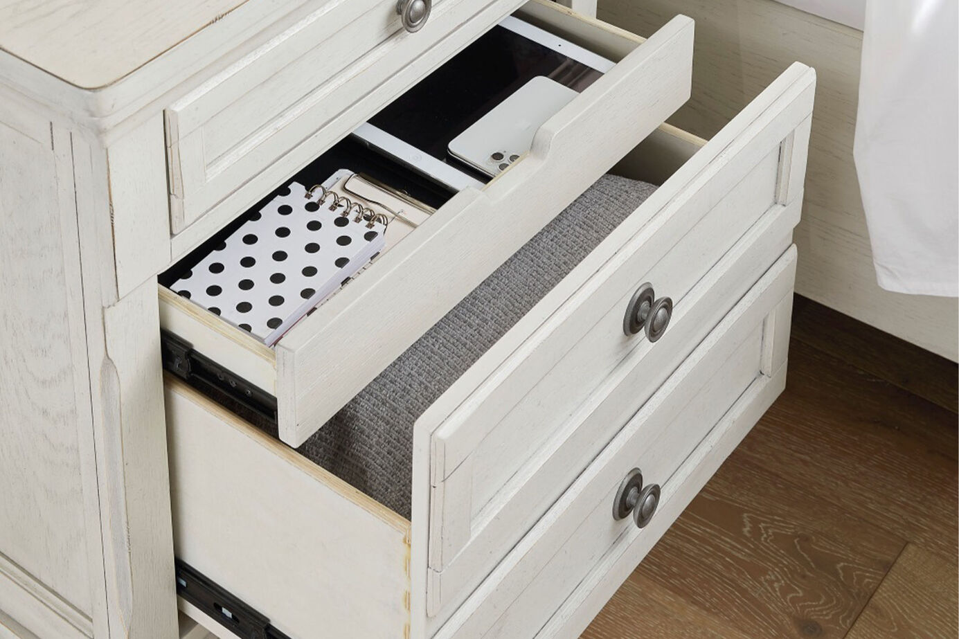 Signature Design Robbinsdale 2 Drawer Nightstand image number 1