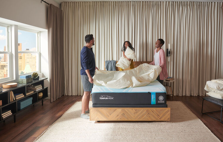 Tempur-Pedic TEMPUR-LuxeBreeze 2.0 Medium Hybrid Mattress 13" image number 0