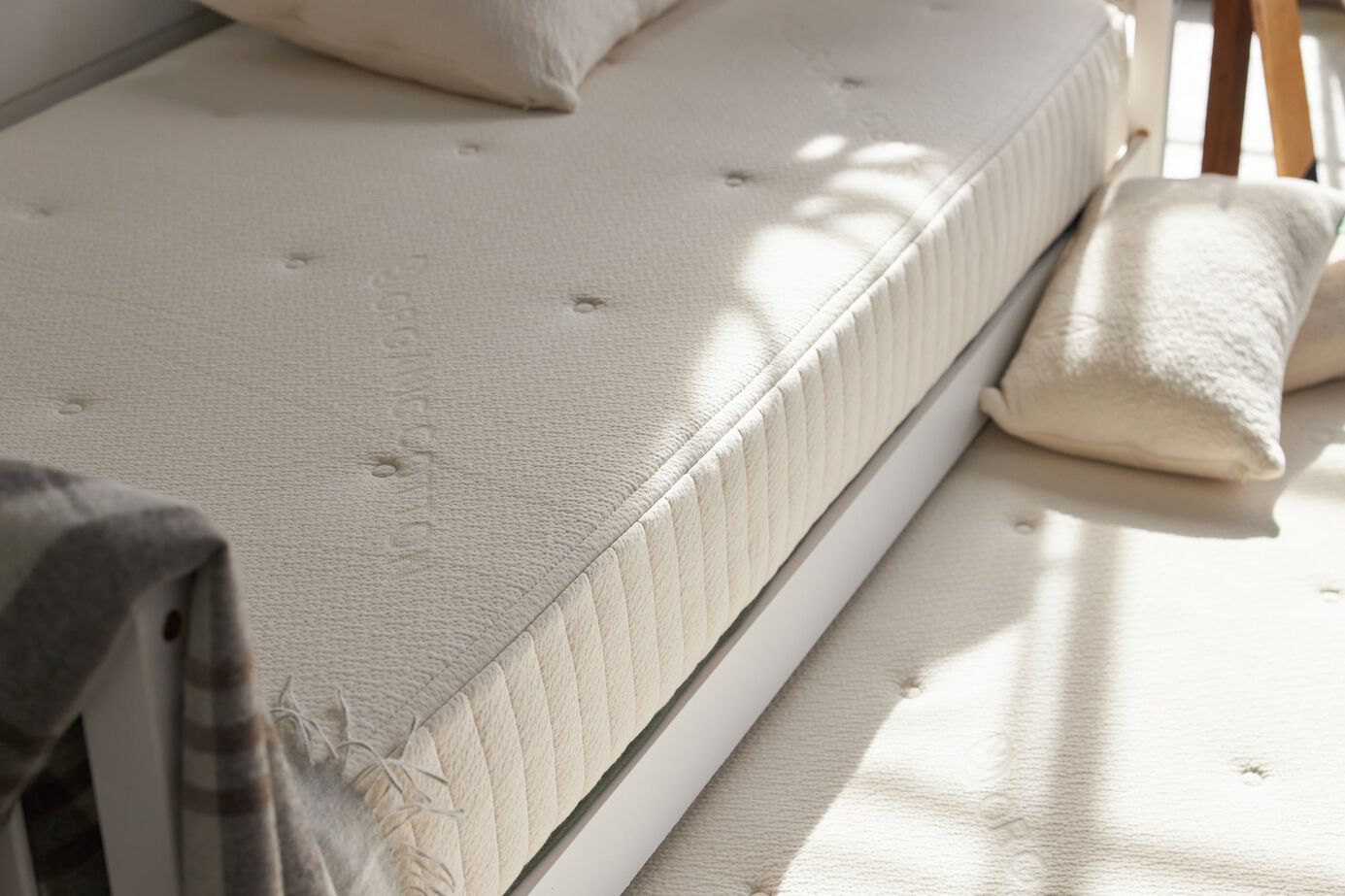 Avocado Eco Kids Mattress Medium Mattress 7" image number 1