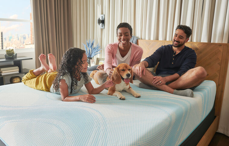 Tempur-Pedic TEMPUR-LuxeBreeze 2.0 Medium Hybrid Mattress 13" image number 4