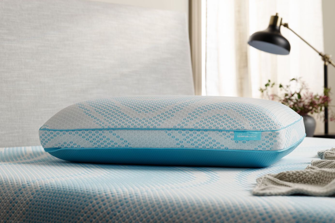 Tempur-Pedic Breeze ProHi 2.0 Pillow image number 4