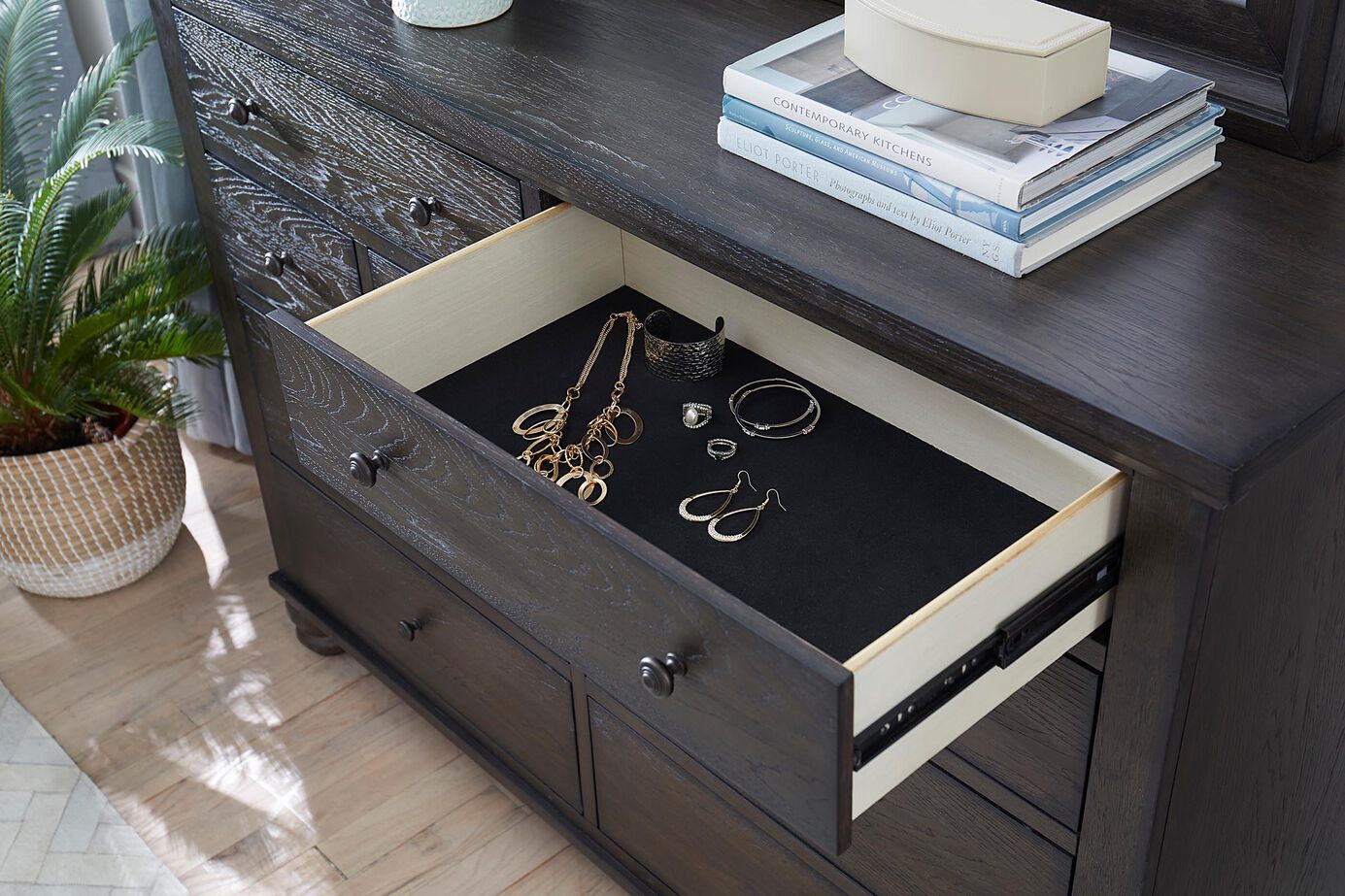 Aspen Home Cambridge Chesser image number 2