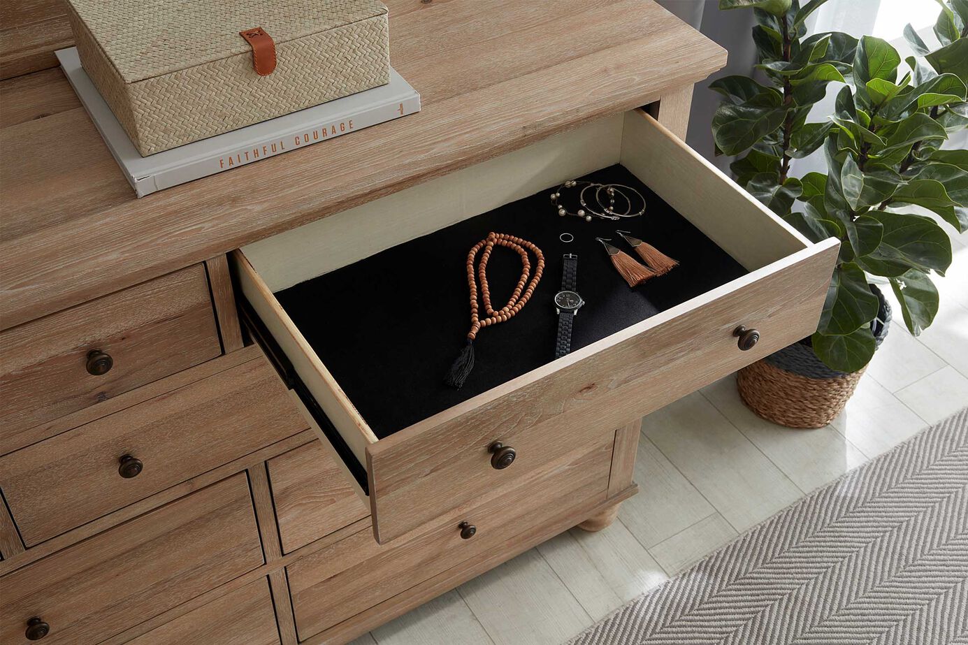 Aspen Home Cambridge Chesser image number 2