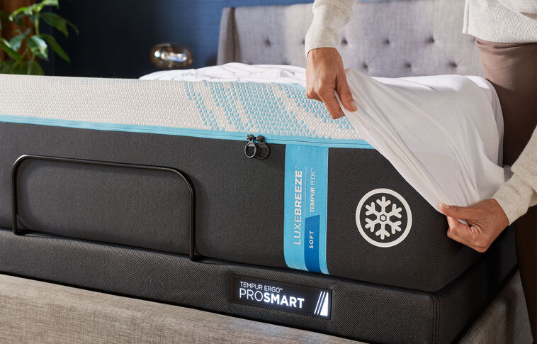 Tempur-Pedic TEMPUR-LuxeBreeze 2.0 Soft Mattress 13" image number 4