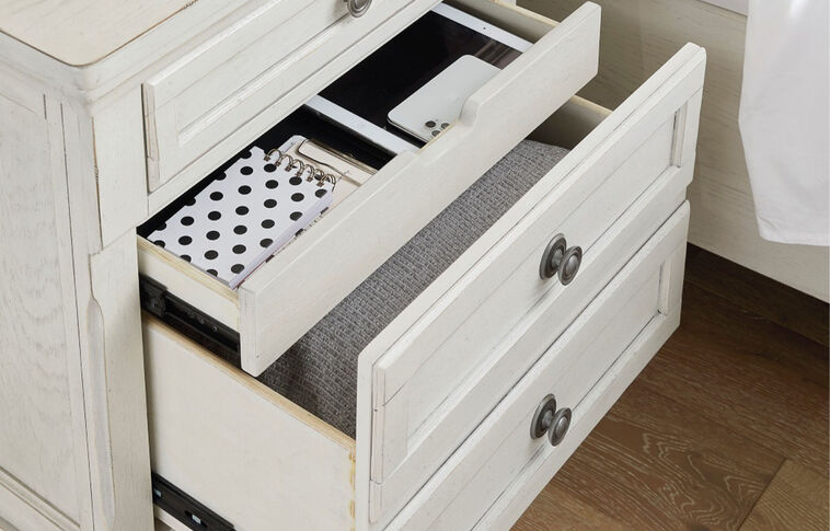 Signature Design Robbinsdale 2 Drawer Nightstand image number 1