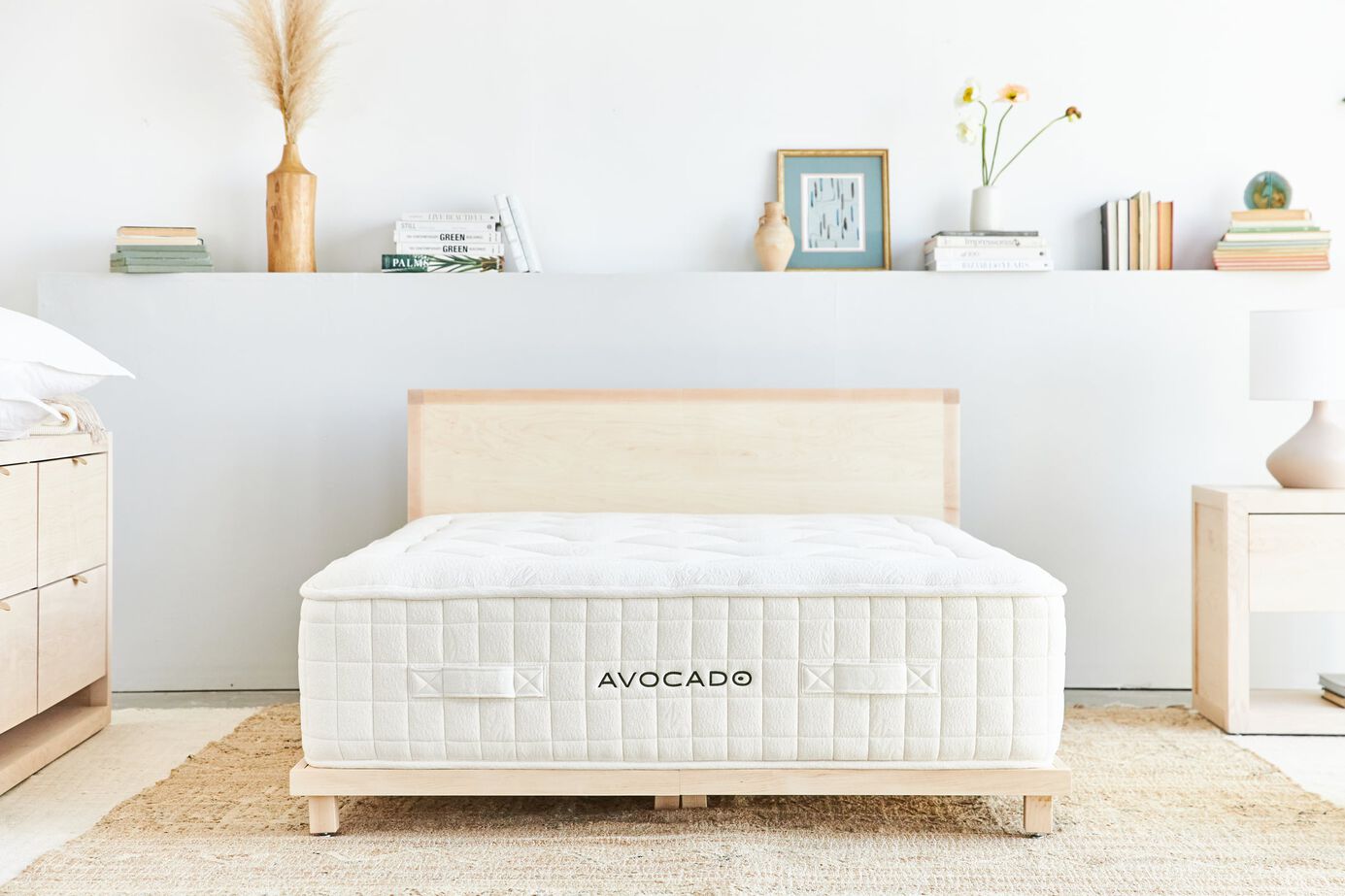 Avocado Luxury Hybrid Medium Mattress 13.25" image number 3