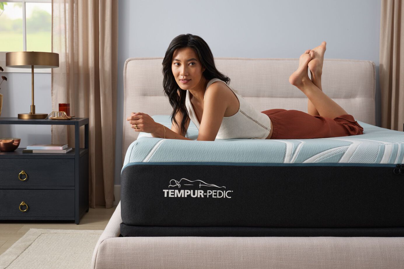 Tempur-Pedic LuxAdapt  Firm Mattress 13" image number 4