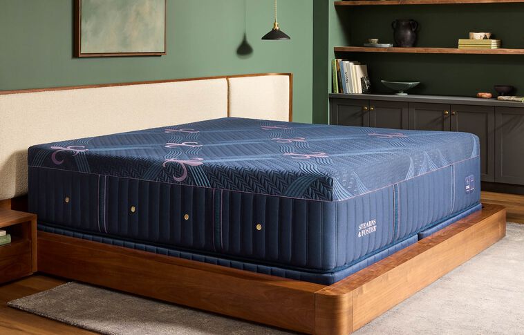 Stearns and Foster Legacy Hybrid Medium Mattress 16" image number 4