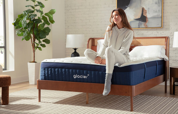 Glacier Summit Hybrid Medium Pillow Top Mattress 13" image number 0