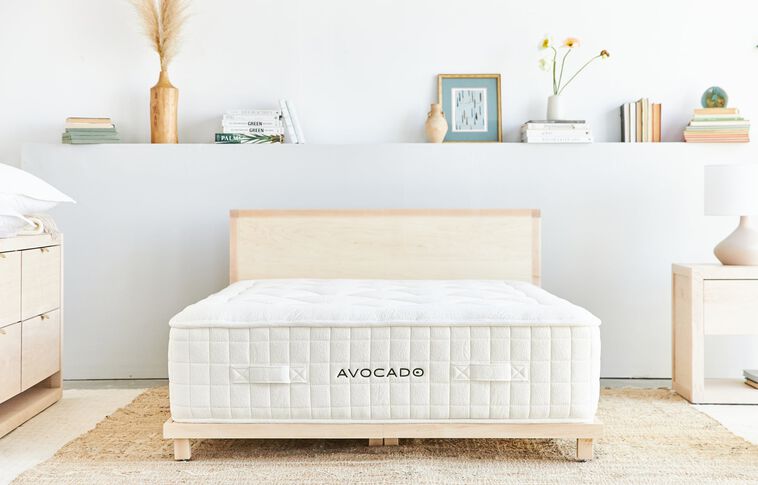 Avocado Luxury Hybrid Medium Mattress 13.25" image number 3