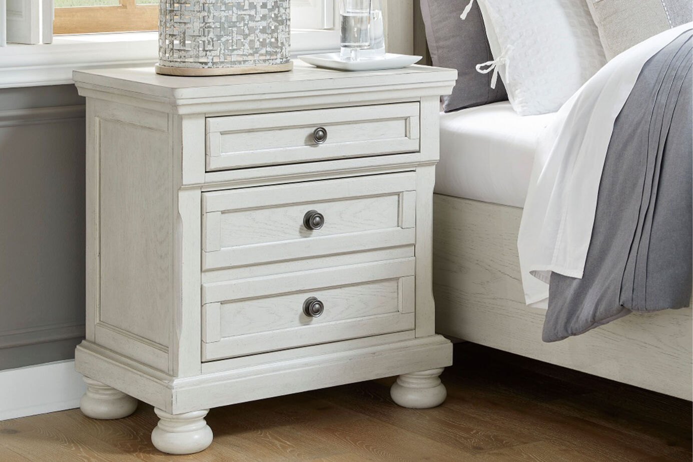 Signature Design Robbinsdale 2 Drawer Nightstand image number 0