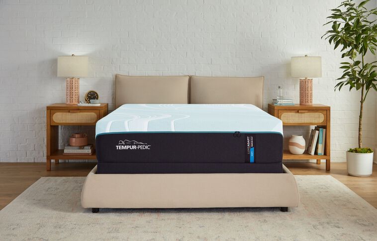 Tempur-Pedic LuxAdapt Soft Mattress 13" image number 4