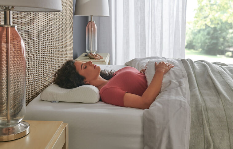 Tempur-Pedic Tempur-Neck Low Pillow image number 1