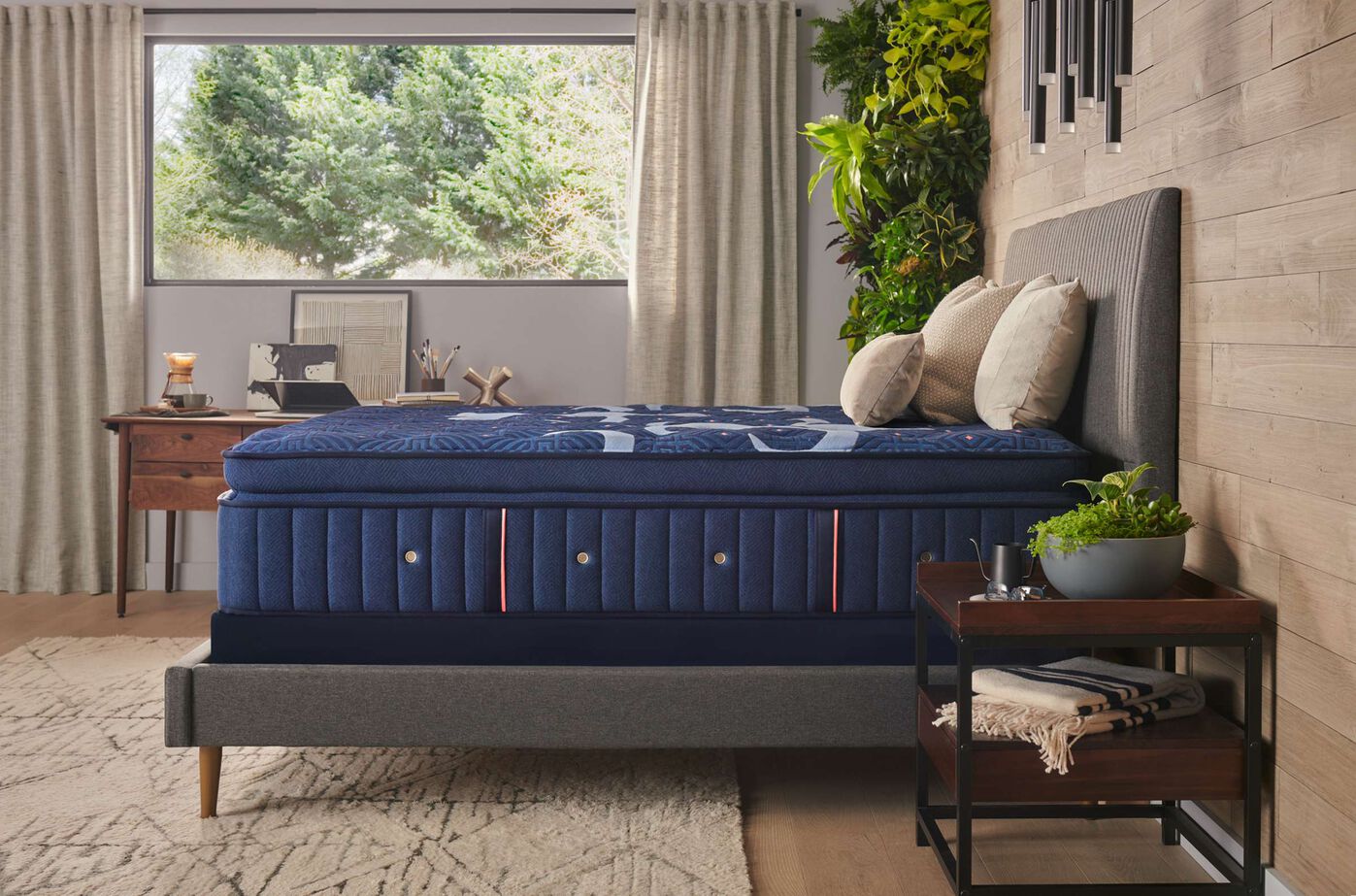 Stearns and Foster Lux Estate Medium Pillow Top Mattress 16" image number 1