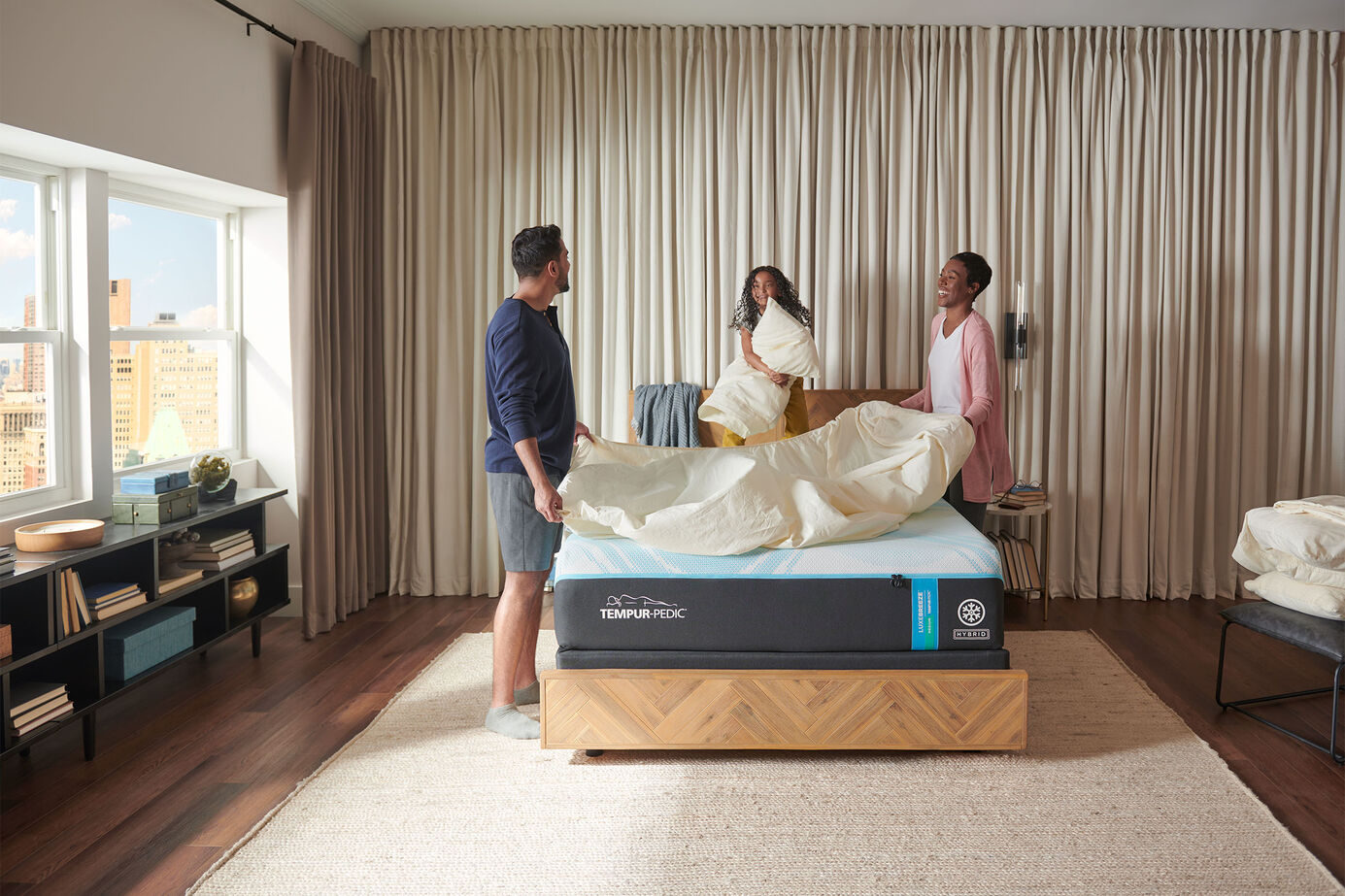 Tempur-Pedic TEMPUR-LuxeBreeze 2.0  Medium Hybrid Mattress 13" image number 0