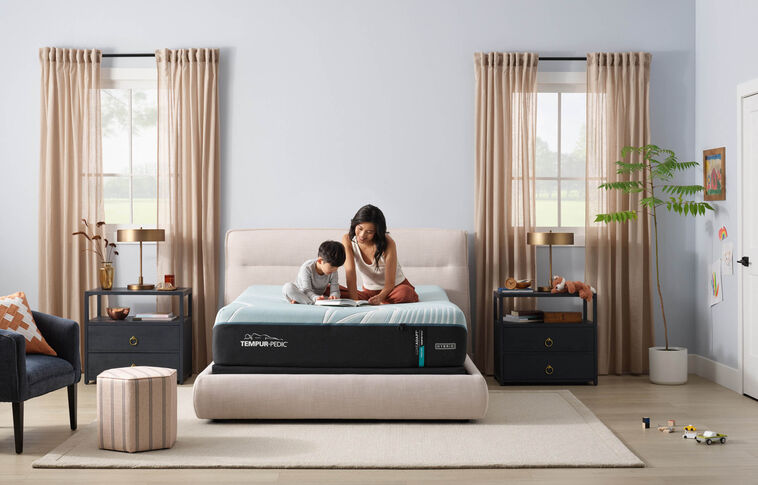 Tempur-Pedic LuxAdapt Medium Hybrid Mattress 13" image number 4