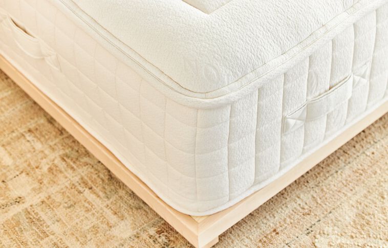 Avocado Luxury Hybrid Medium Mattress 13.25" image number 2