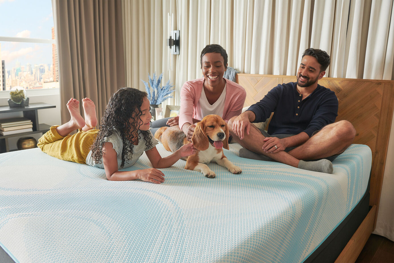 Tempur-Pedic TEMPUR-LuxeBreeze 2.0  Medium Hybrid Mattress 13" image number 4