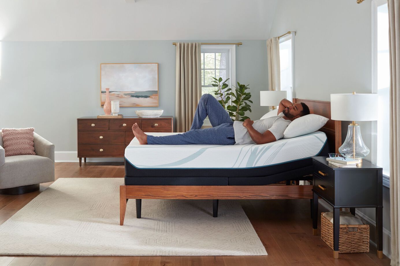 Tempur-Pedic Adapt  Medium Hybrid Mattress 11" image number 4