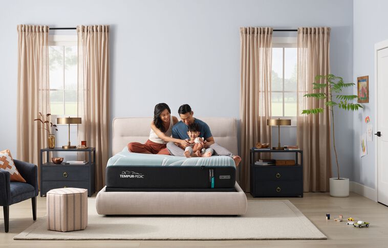 Tempur-Pedic LuxAdapt  Medium Hybrid Mattress 13" image number 0