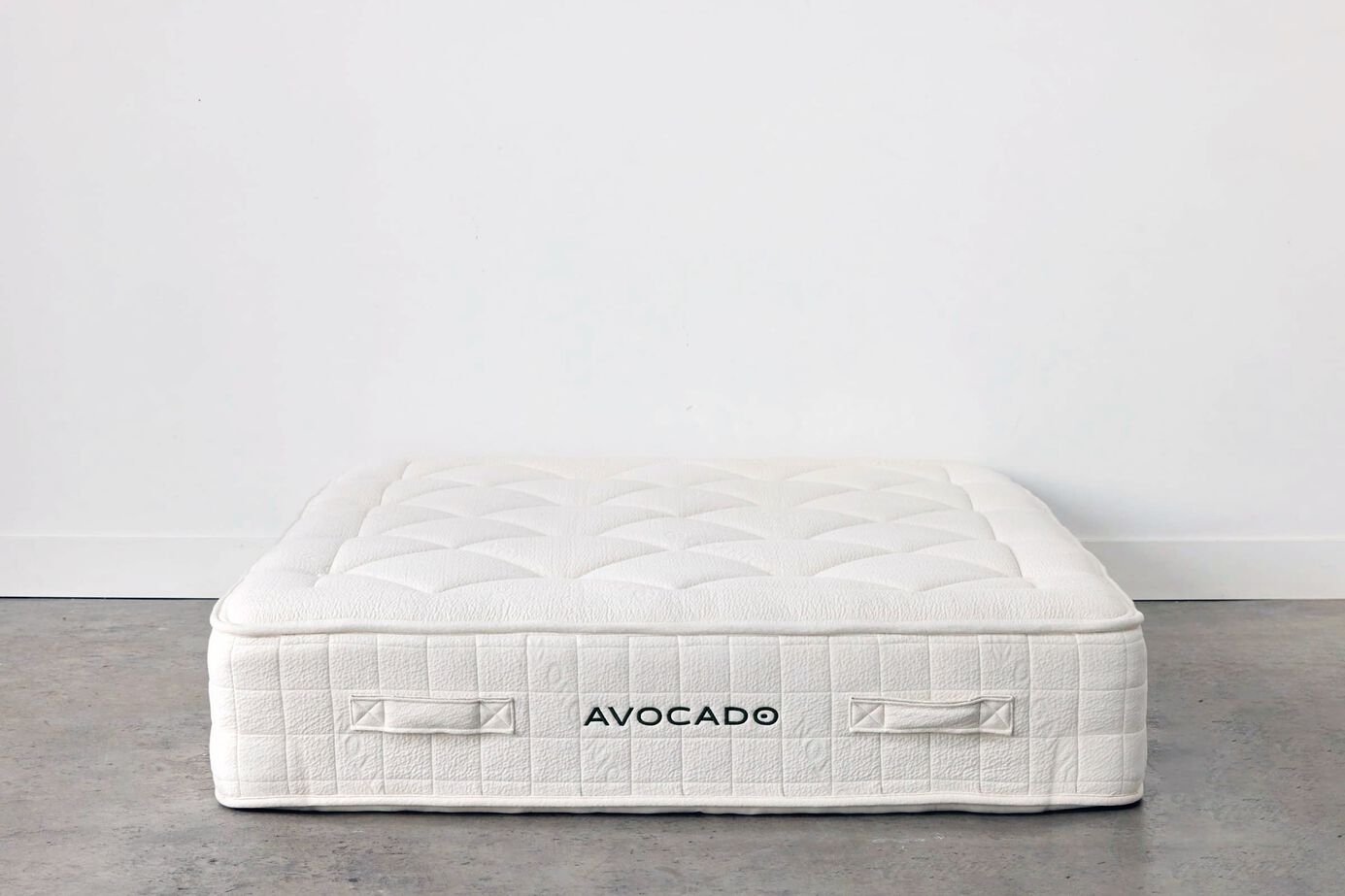 Avocado Luxury Hybrid Medium Mattress 13.25" image number 4
