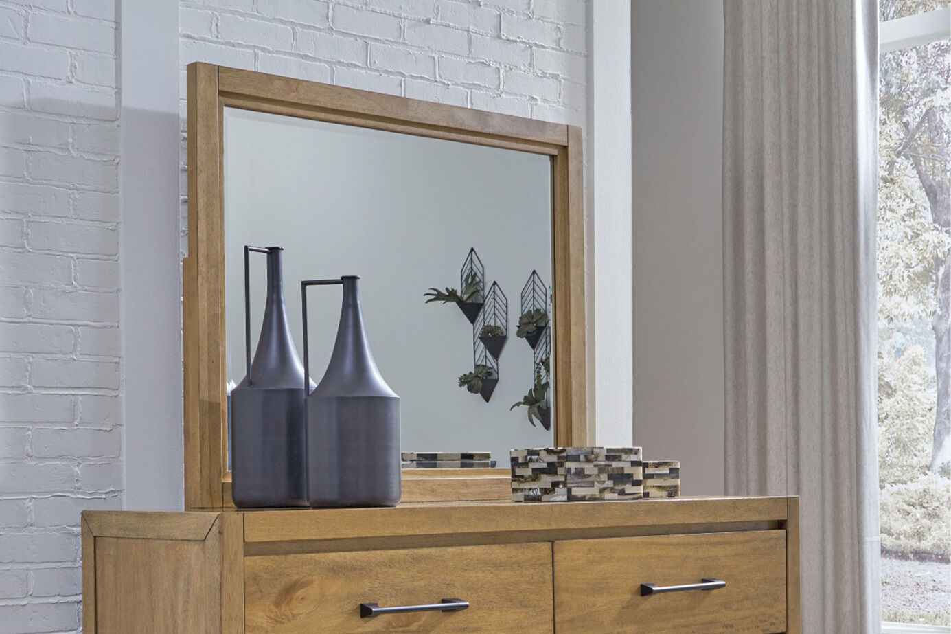 Signature Design Sherbana Bedroom Mirror image number 0