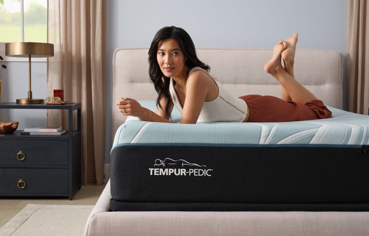 Tempur-Pedic LuxAdapt 2.0  Firm Mattress 13" image number 4